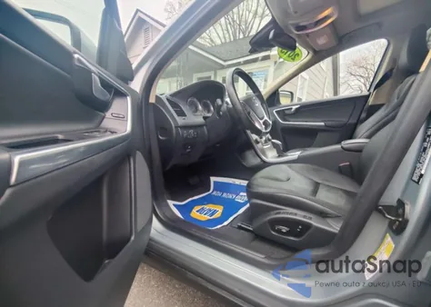 2013 Volvo Xc60 3.2 z USA, uszkodzony, nr VIN YV4952DL2D2412226